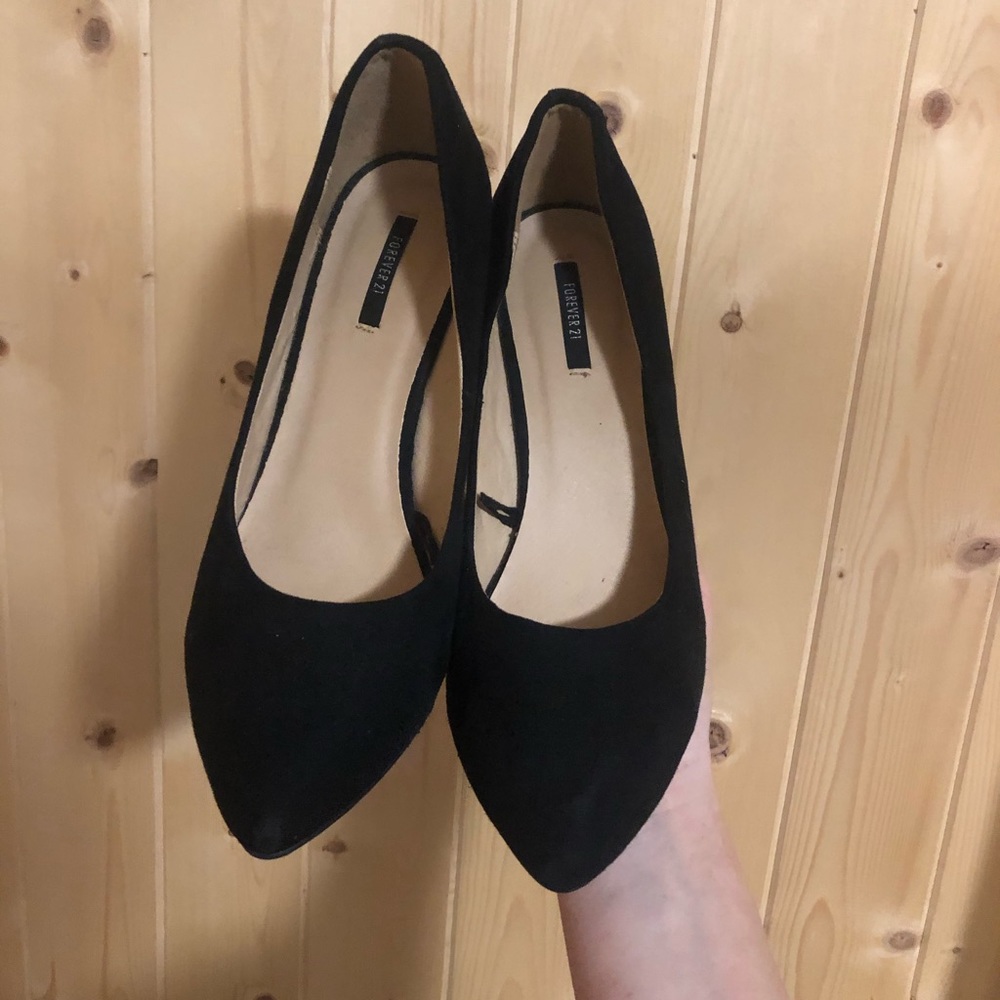 Black velvet wedges.